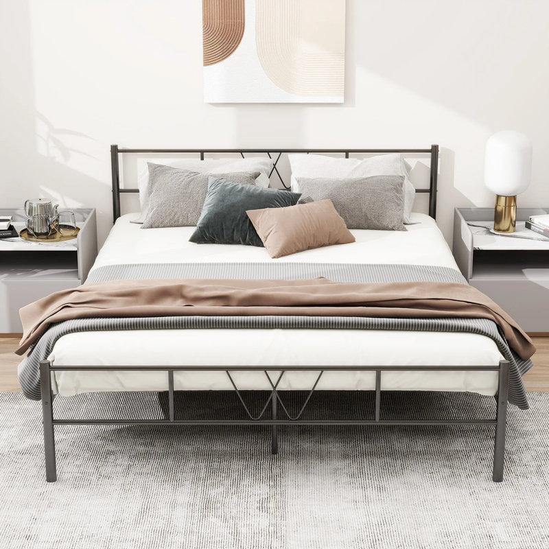 Lit plateforme en bois massif avec tête de lit Loronda Mid Century, Noir, Grand lit