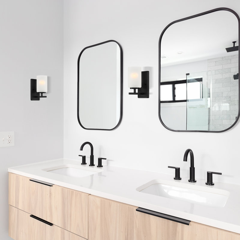 Arreana Armed Sconce, Matte Black
