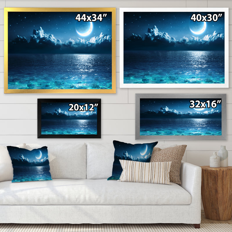 «Romantic Moon Over Deep Blue Sea I», photographie sur toile, H 16 po x l 32 po x p 1 po, Cadre photo blanc