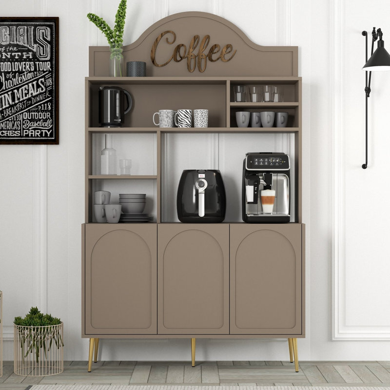 Armoire à café moderne de couleur Atlas et dorée, 47,2 x 79,5 x 13,8 pouces | 100% panneau de particules enduit de mélamine, épaisseur: 0,7 pouce | Comprend plusieurs tablettes et des pieds d'une hauteur de 7,9 pouces, parfait pour le divertissement à domicile