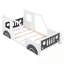 Lit plateforme simple en forme de voiture avec roues-130587401