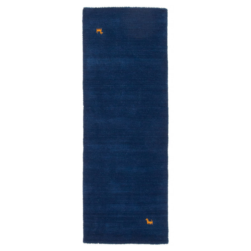 Les tapis Gabbeh sont fabriqués à la main avec des poils très hauts et des motifs très simples et stylisés.