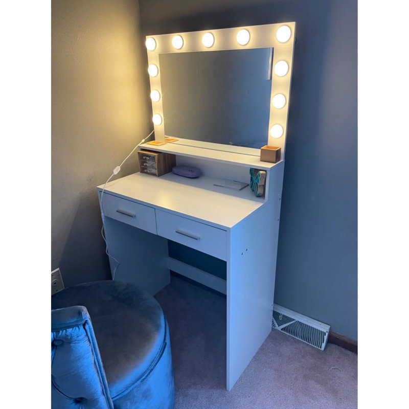 Bureau de meuble-lavabo avec lumières, beaucoup d'espace. Luminosité réglable. Pour grand miroir de chambre à coucher et rangement spacieux. Meubles