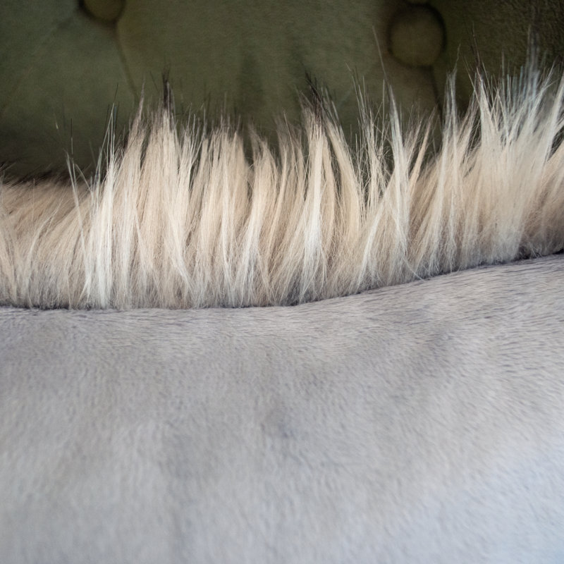 Ensemble de coussins décoratifs en fausse fourrure Thomas Collection® Misty Mountain Wolf, Carré 22 po