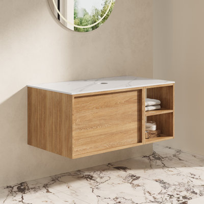 Meuble-lavabo suspendu de 91 cm (36 po) avec comptoir en pierre frittée, armoire en bois clair et rangement ouvert. Lavabo non inclus.