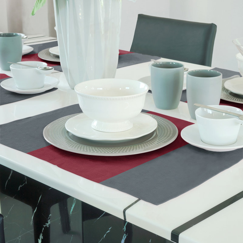 Récapitulatif de 18 po Washington Pullman, Gris et rouge, Polyester sergé