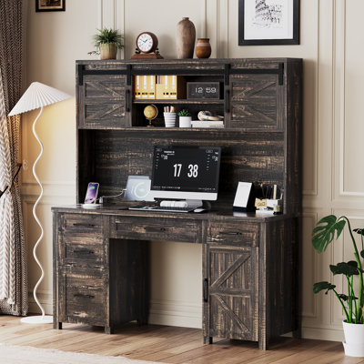 Bureau de direction de style ferme avec tablette, station de recharge, 2 portes coulissantes de style grange, 5 tiroirs et armoire de rangement, gris rustique