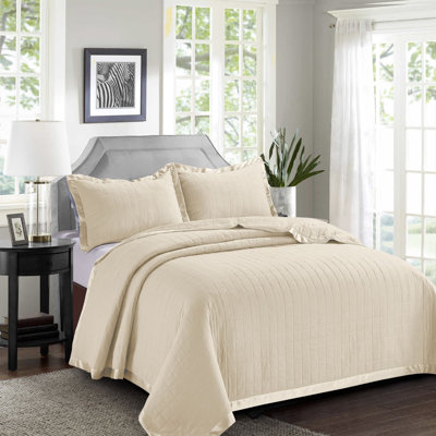 Berdeja Solid Colour Bedspread with Pillowcases Included