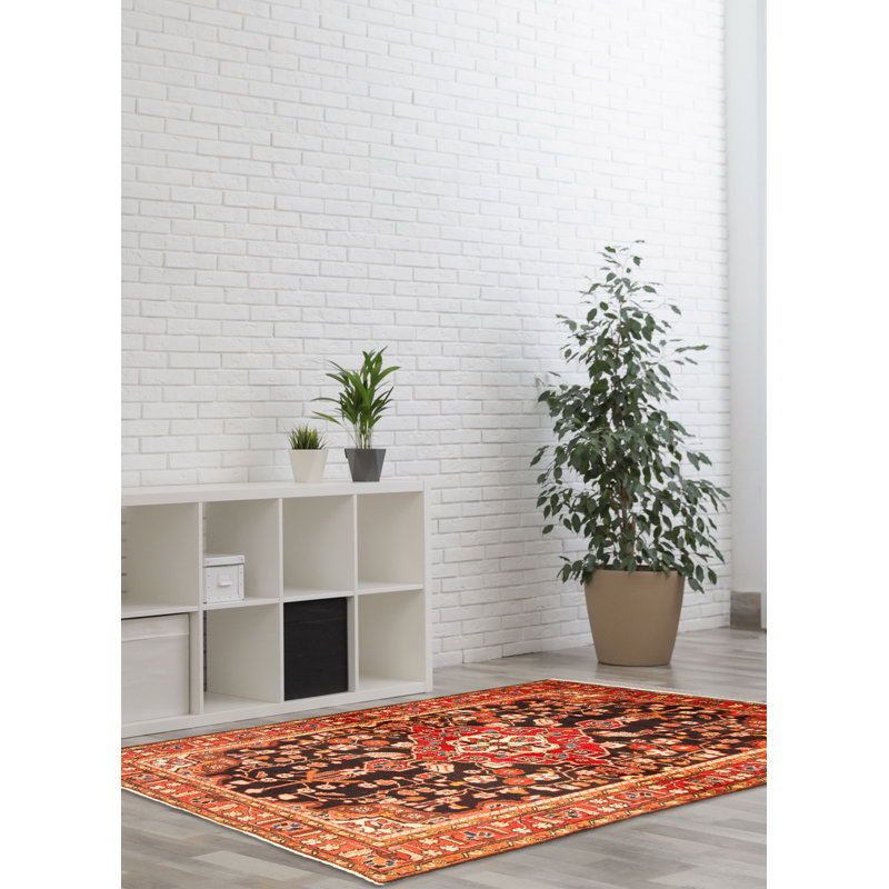 Tapis noir Anadol 4 pi 8 po x 7 pi 3 po