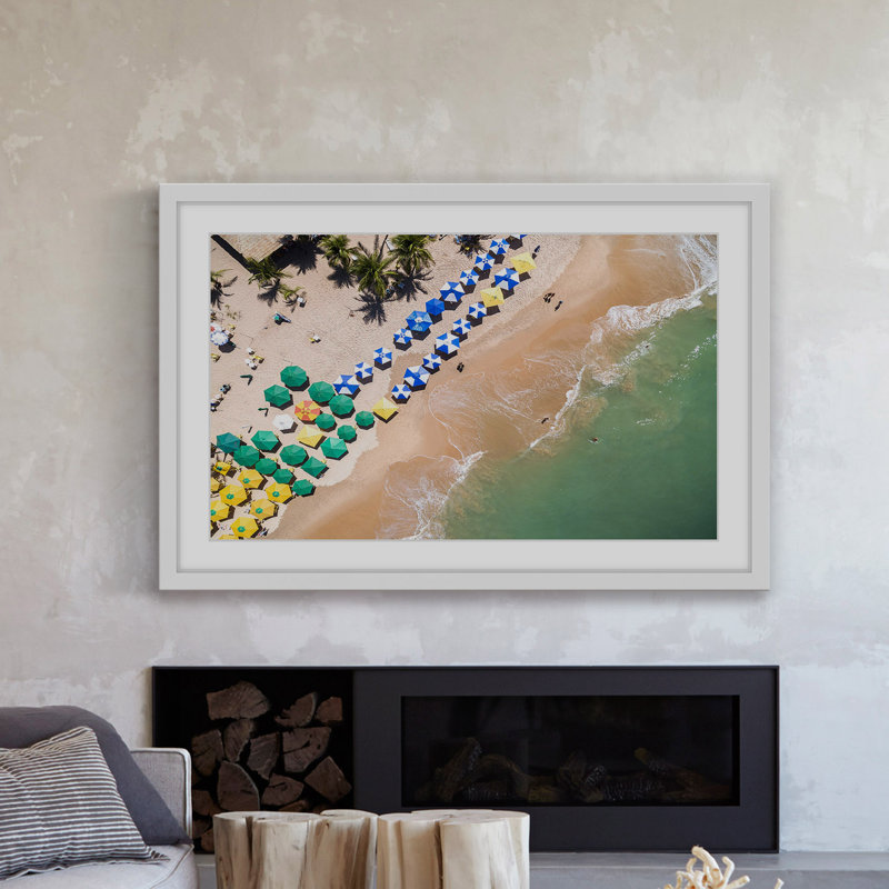 «Beach Umbrellas» par Marmont Hill, H 12 po x l 18 po, Cadre blanc