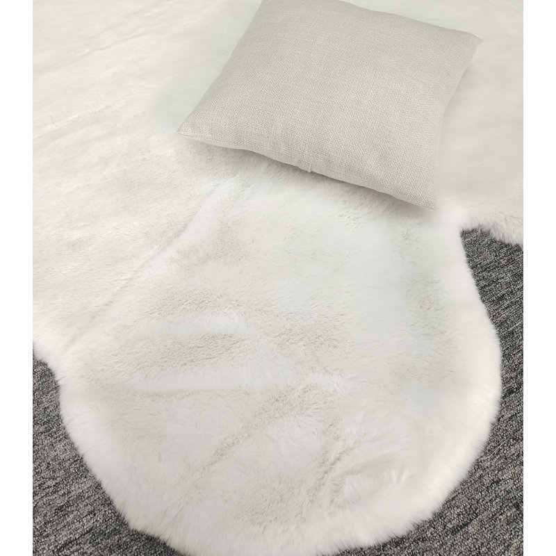 Tapis blanc en fausse fourrure Modena, Nouveauté 2 pi x 6 pi
