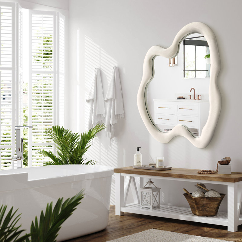 Miroir mural Lochan avec cadre en velours asymétrique Lochan, 32 po x 24 po, Vert