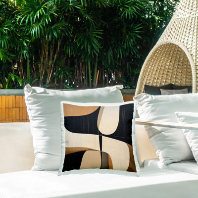 Coussin décoratif d'extérieur moderne à formes courbes par Irena Orlov