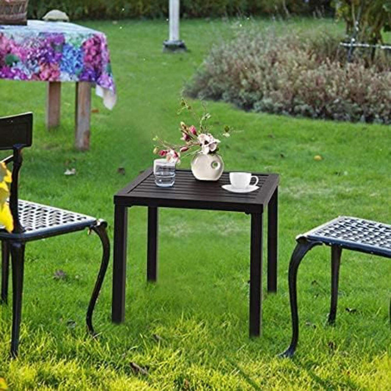 Petite table d'appoint carrée en métal