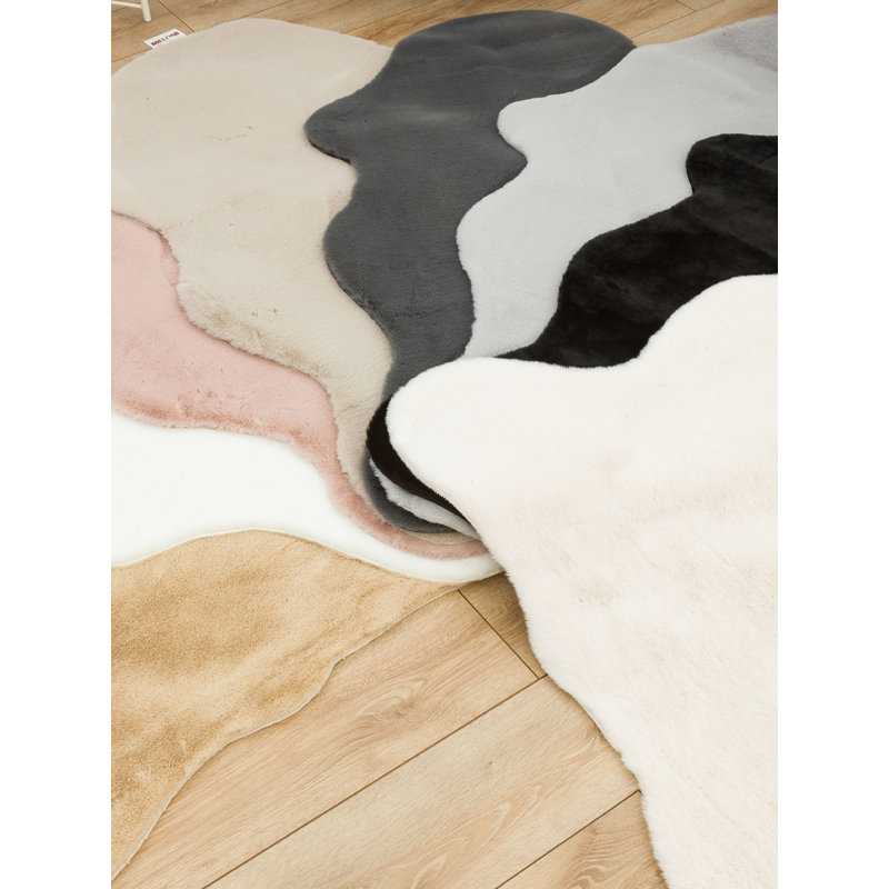 Ravana Animal Print Machine Made Indoor / Outdoor Area Rug, Rectangle 2'11" x 4'11"