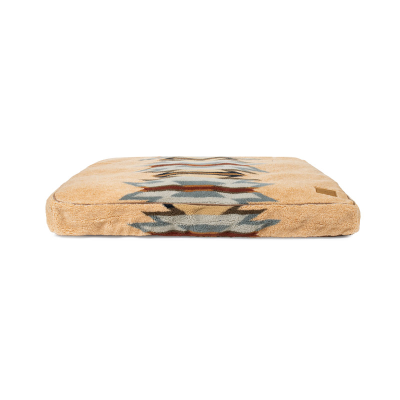 Pendleton Pet Napper, Wyeth Trail Wheat, Large (40"w x 32"d x 4"h)
