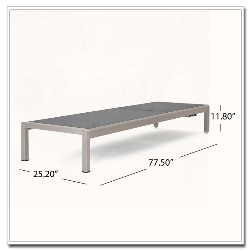 CHAISE LUNGE