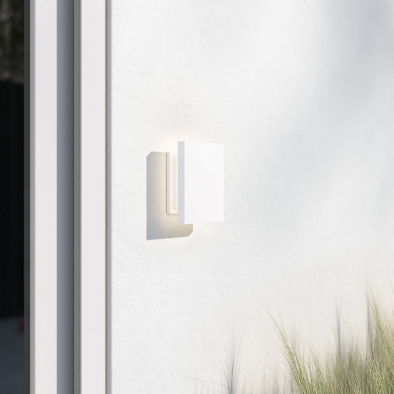 Replay Aluminum LED Wall Light