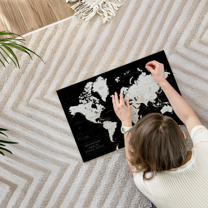 «Adventure Awaits I Push Pin World Amrico», H 16 po x l 24 po
