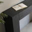 Console simple de style Wabi-sabi-129910981