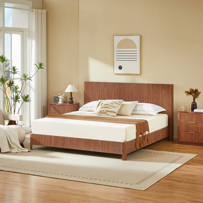 Structure de très grand lit, design incurvé en bois ondulé, pas de sommier tapissier nécessaire, noyer