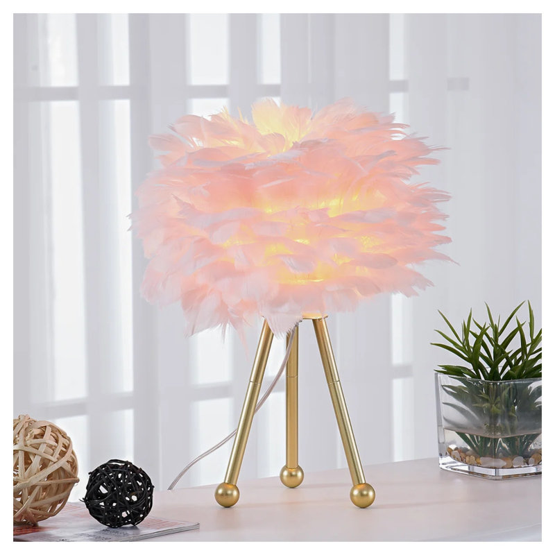 Lampe de table rose à plumes de 37 cm avec base trépied dorée, petite lampe de chevet pour salon et salle à manger (ampoule non incluse)