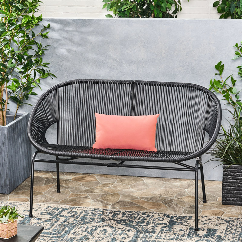Chic chic avec tissage durable et cadre en fer noir