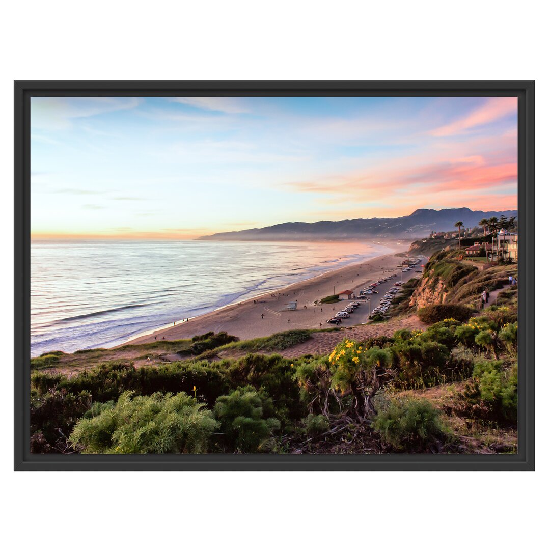 Gerahmtes Wandbild Küste und Strand mit Häusern