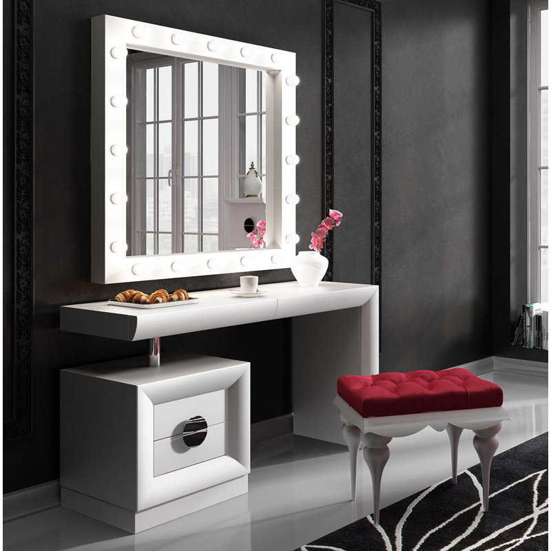 Kirkwood Vanity, Light White/Glossy
