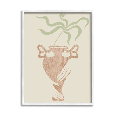 Mains tenant un vase brun avec motif de plantes botaniques