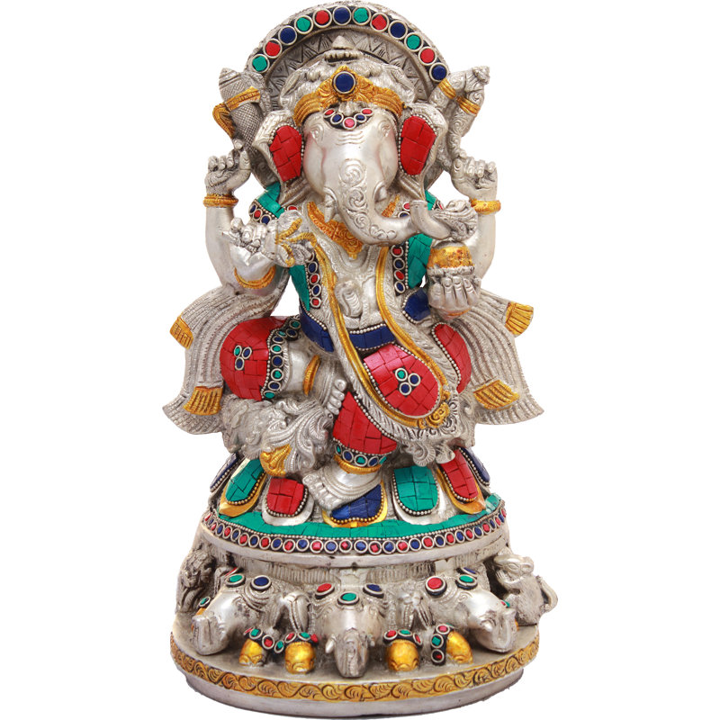 Une statue incrustée de Ganesha