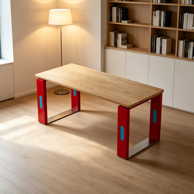 Bureau multifonctionnel aux couleurs vives