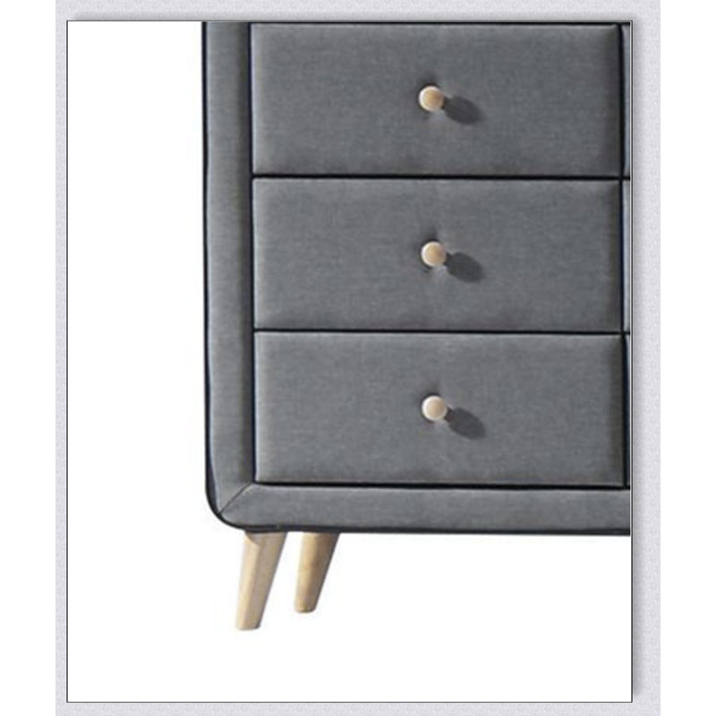 Commode en tissu gris clair Valda avec six tiroirs spacieux et un design moderne pour les chambres contemporaines