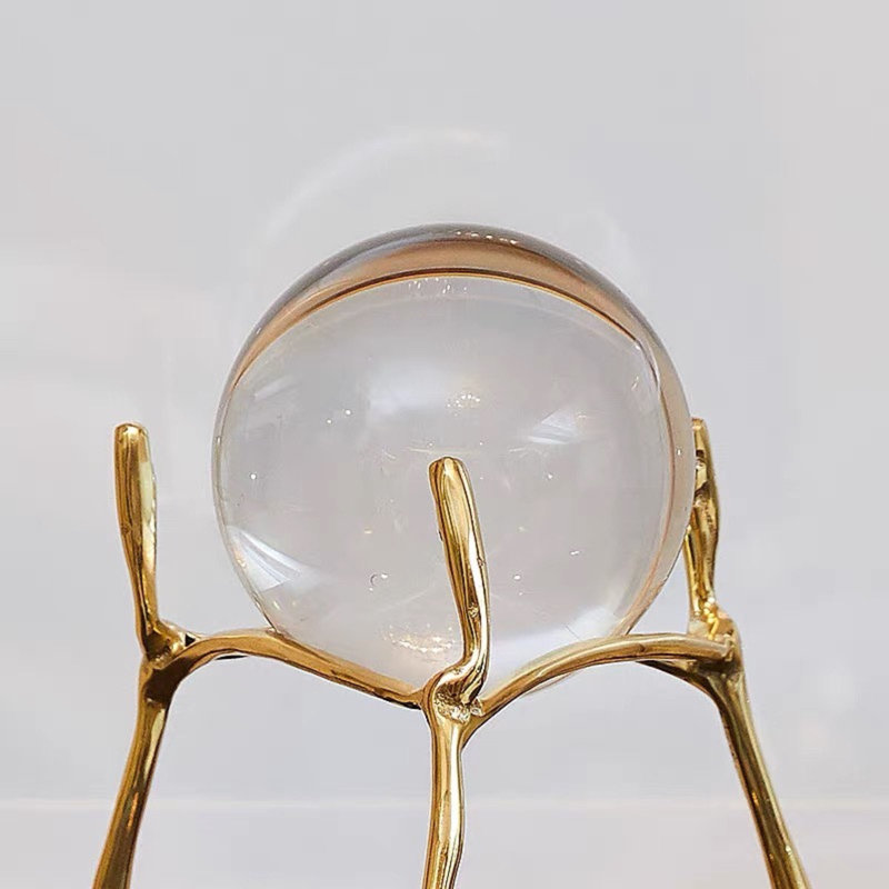 Boule transparente Zulma avec base dorée