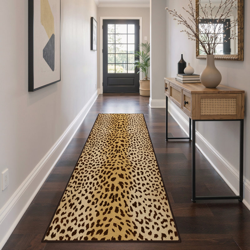 Tapis noir / orange / jaune à imprimé léopard avec envers antidérapant Sylvan, Noir / Jaune, Tapis de couloir 2 pi x 6 pi