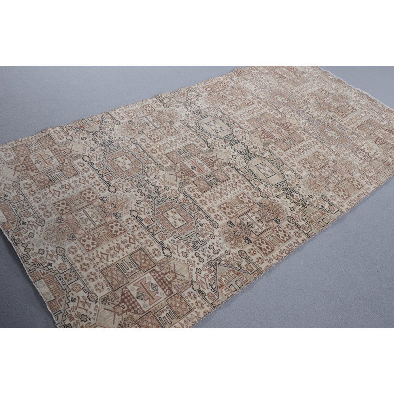 Tapis turc vintage en laine beige avec un motif boho coloré parfait pour la chambre à coucher