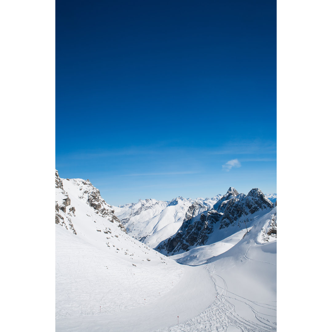 Landschaftsbild der Berge von NoSystem Images - Leinwandbild