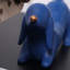 Objet décoratif en résine Chien bleu et or