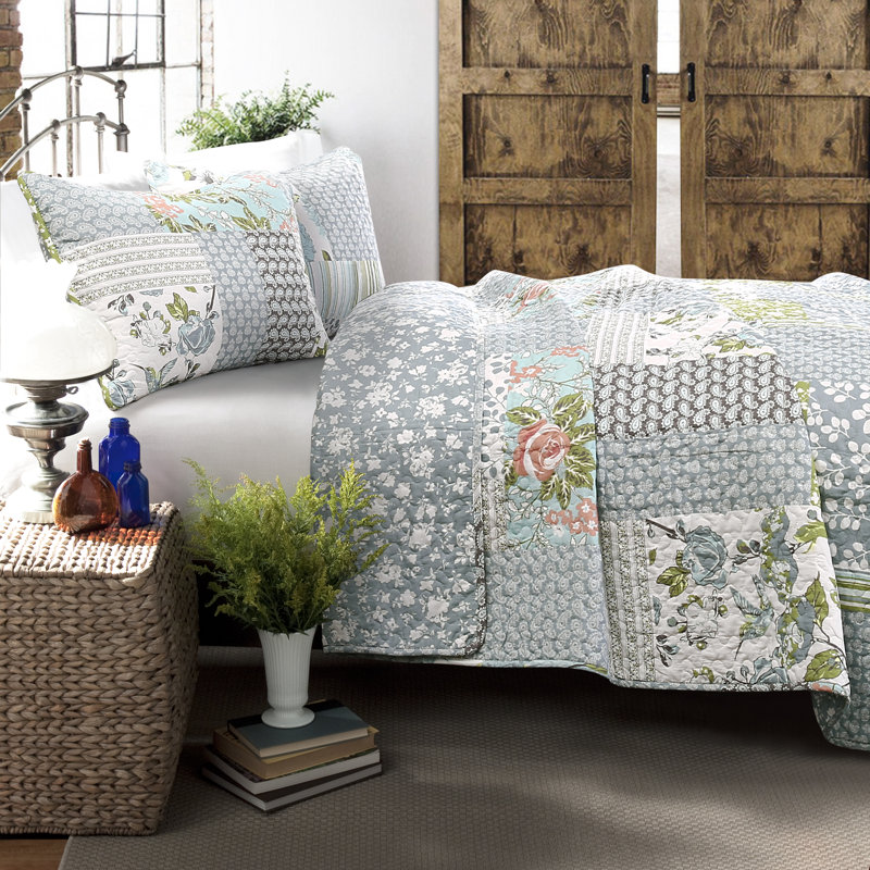 Roesser Blue 100% Cotton Reversible Modern & Contemporary 3 Piece Quilt Set, King