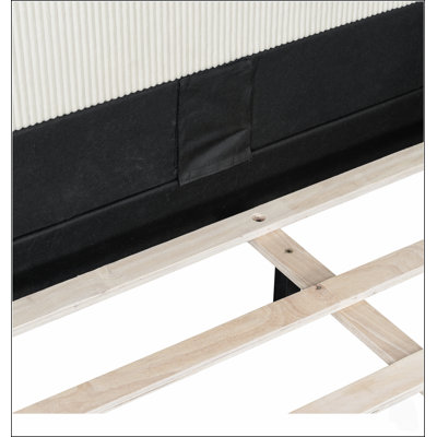 Lit de jour en velours côtelé beige, en forme de L, idéal pour le confort et la détente dans n'importe quel espace de vie.
