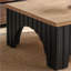 Table basse de style campagnard avec base arquée noire - Plateau spacieux en grain de bois pour le salon
