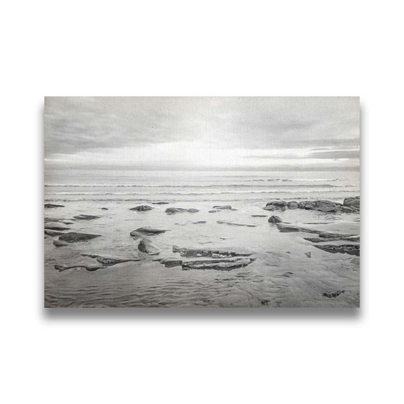 Mer du Nord à marée basse, noir et blanc par Hal Halli. Estampe numérique, H 40 po x l 60 po, Toile tendue, Ne s’applique pas