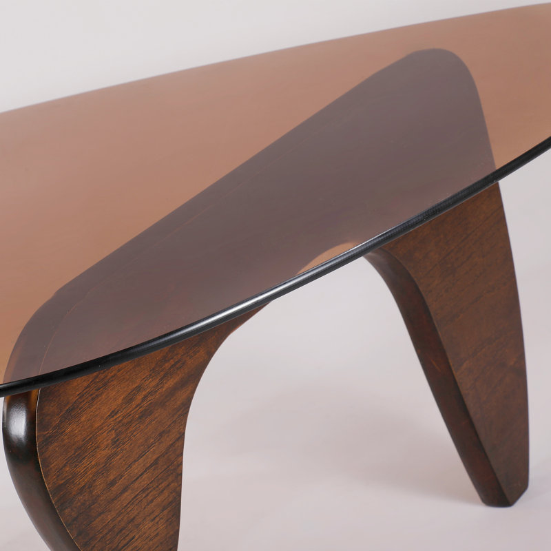 Table basse moderne triangulaire avec base en bois massif - noyer, Noyer foncé, Brown