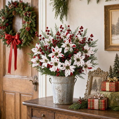 18 pièces de poinsettias de Noël artificiels, poinsettia éclaboussé blanc et rouge avec baies rouges et verdure de cèdre, tiges florales de Noël pour couronne, guirlande, vase
