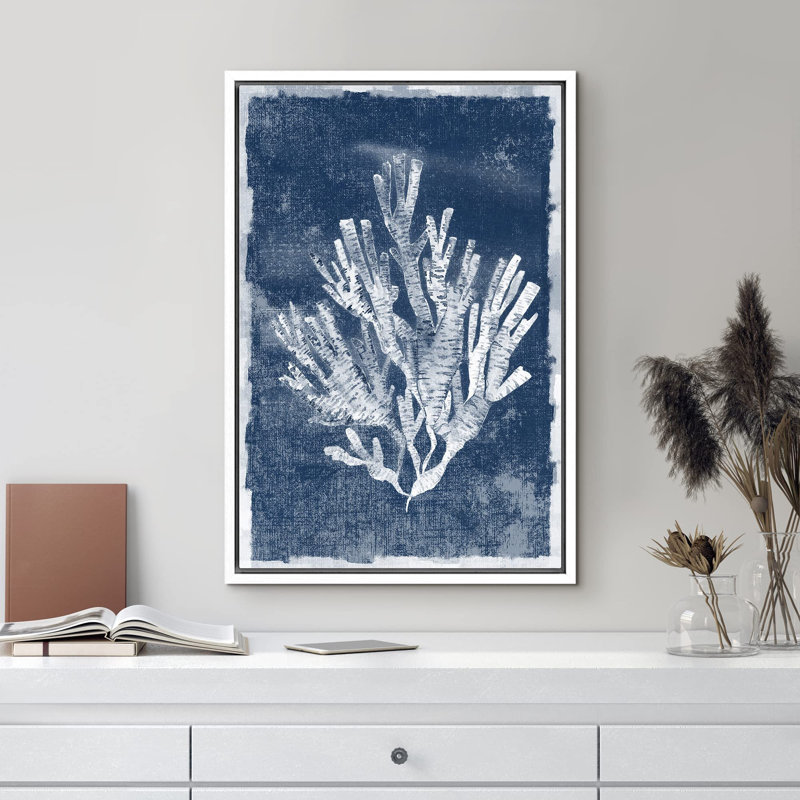 «Faded White Underwater Coral» sur, Blanc, H 36 po x l 24 po