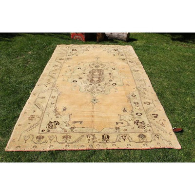 Tapis unique fait à la main héritage beige 5 pi 7 po x 9 pi 0 po Heritage