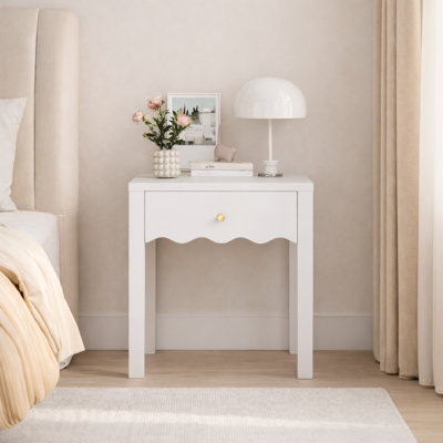 White Nightstands with Drawer, Modern Bedside Tables with Scalloped Apron Detail, Compact End Tables for Bedroom, Living Room & Small Spaces