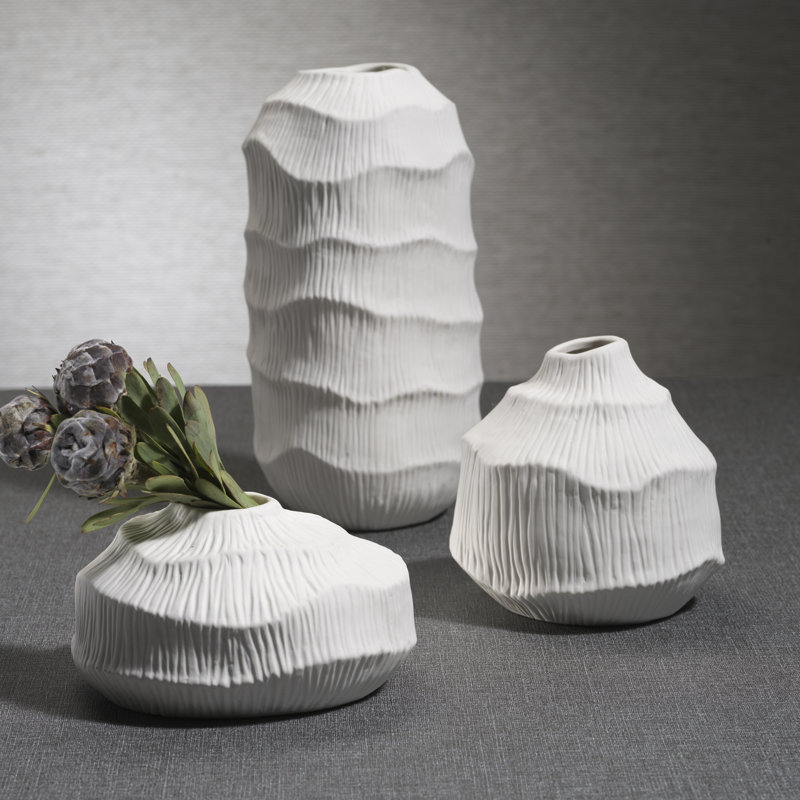 Vase en porcelaine texturé blanc mat