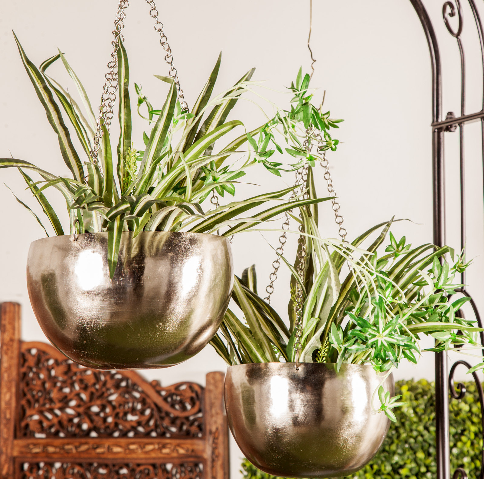 Metal Indoor Outdoor Hanging Dome Indoor Outdoor Wall Planter with Chain, Nickel