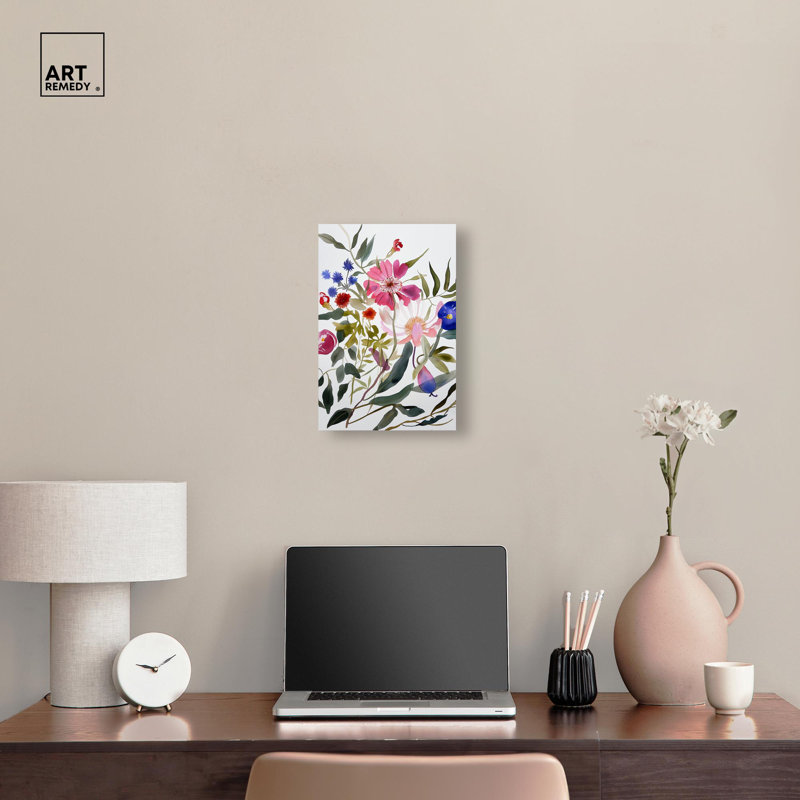 «Watery Petals I», art floral chic par Art Remedy, H 15 po x l 10 po, Toile tendue